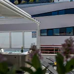 Seaside Penthouse With Hot Tub Sky Living