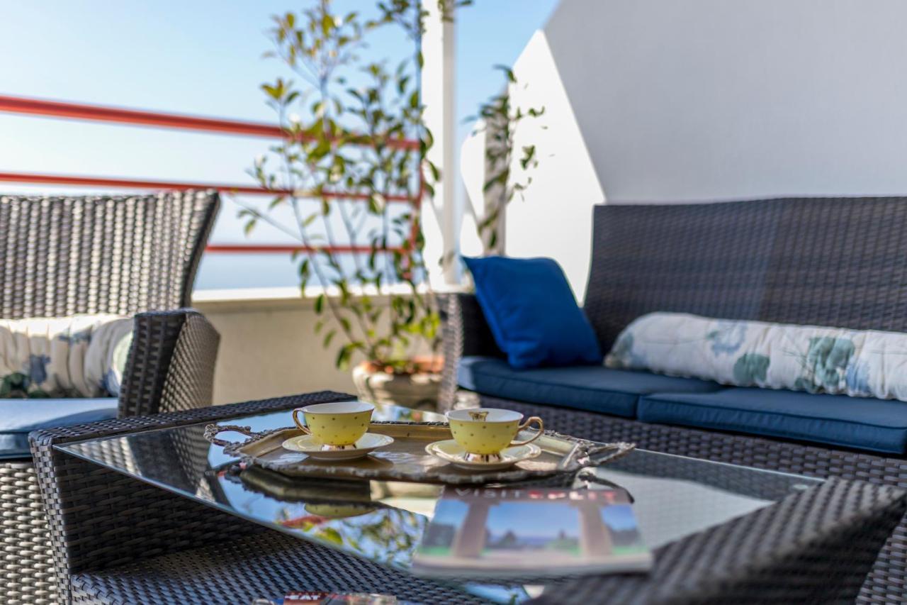 Seaside Penthouse With Hot Tub Sky Living Apartament