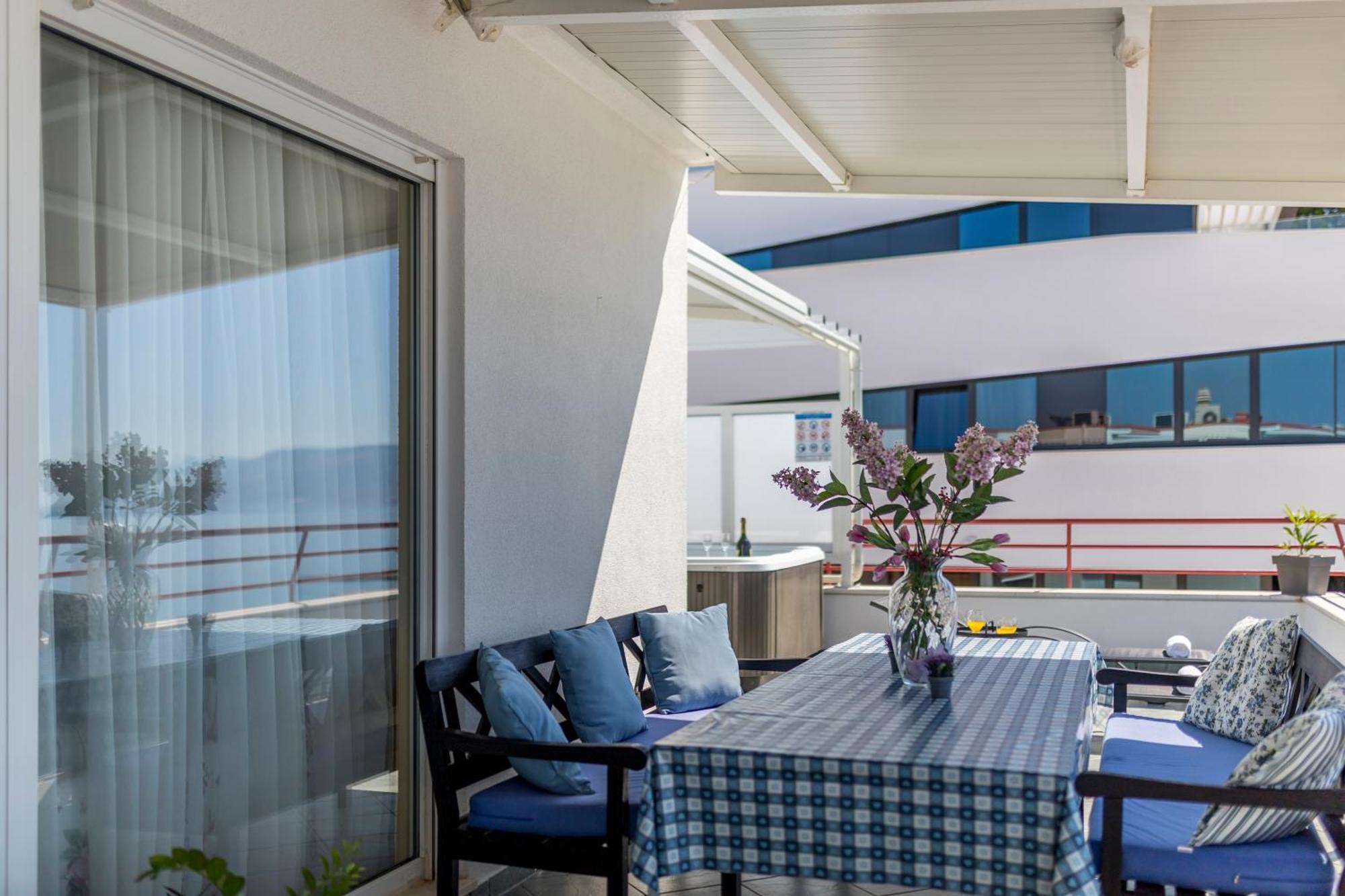 Seaside Penthouse With Hot Tub Sky Living Split