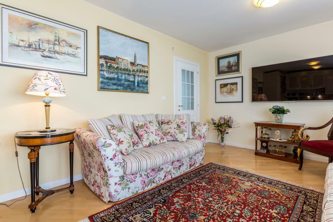 Seaside Penthouse With Hot Tub Sky Living Apartament