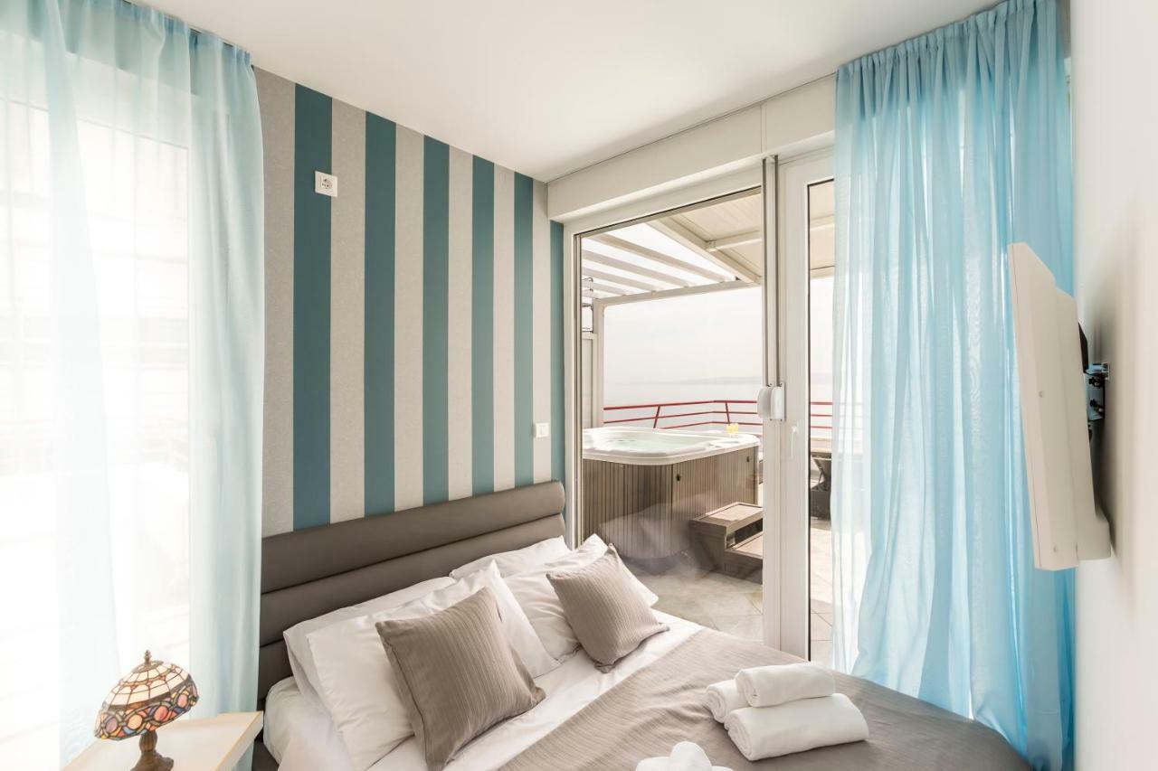 Seaside Penthouse With Hot Tub Sky Living Apartament *