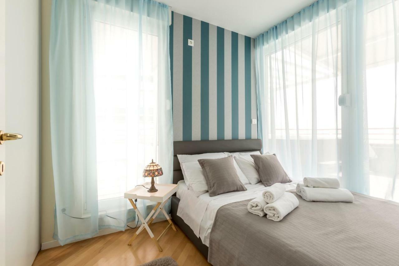 Seaside Penthouse With Hot Tub Sky Living Apartament Split