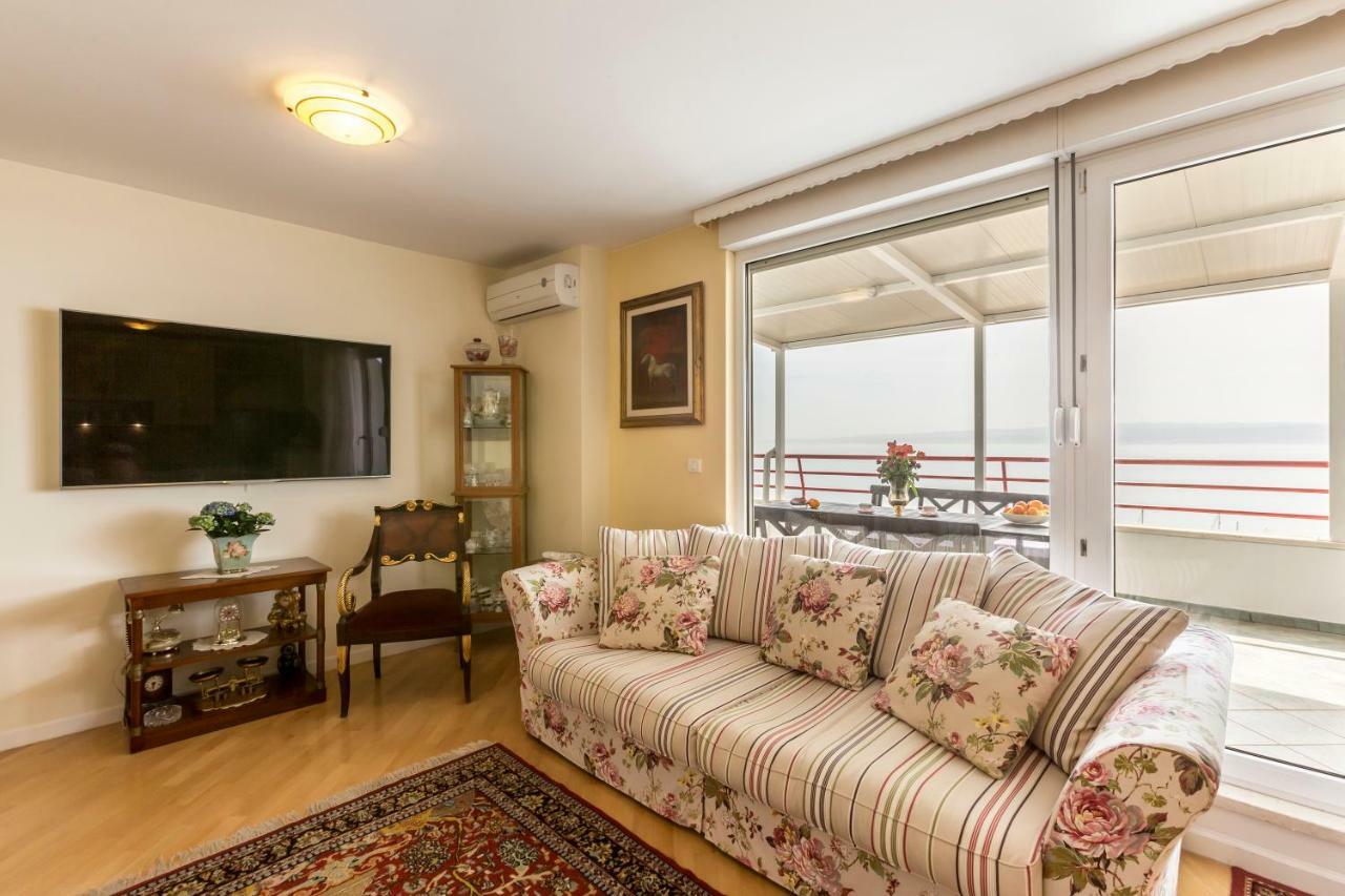 Seaside Penthouse With Hot Tub Sky Living Apartament *